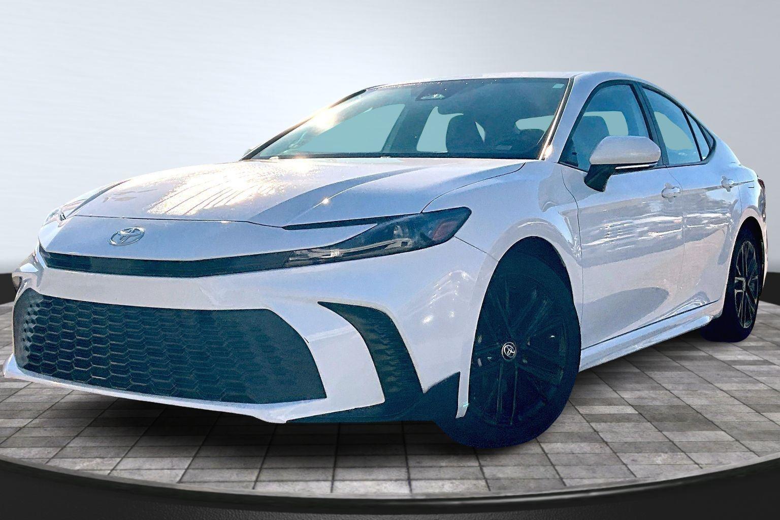 2025 Toyota Camry LE's photo