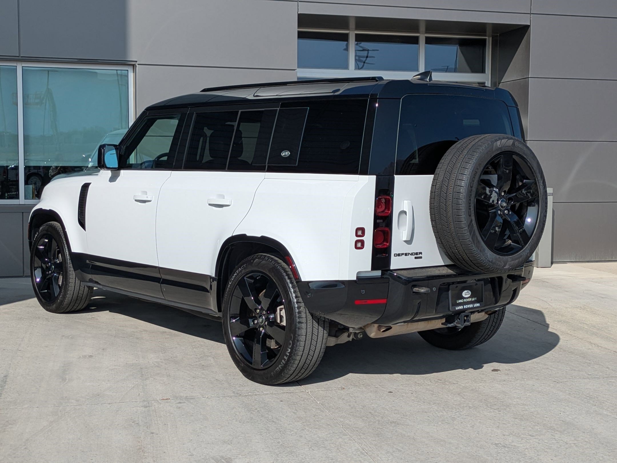 2022 Land Rover Defender 110 X-Dynamic HSE photo 8