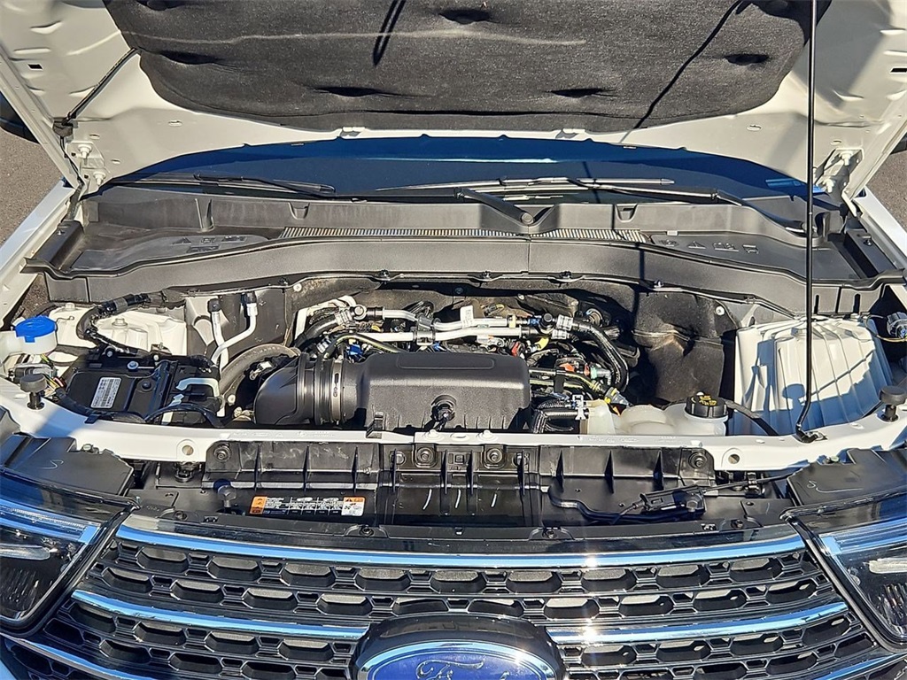 2024 Ford Explorer XLT photo 32
