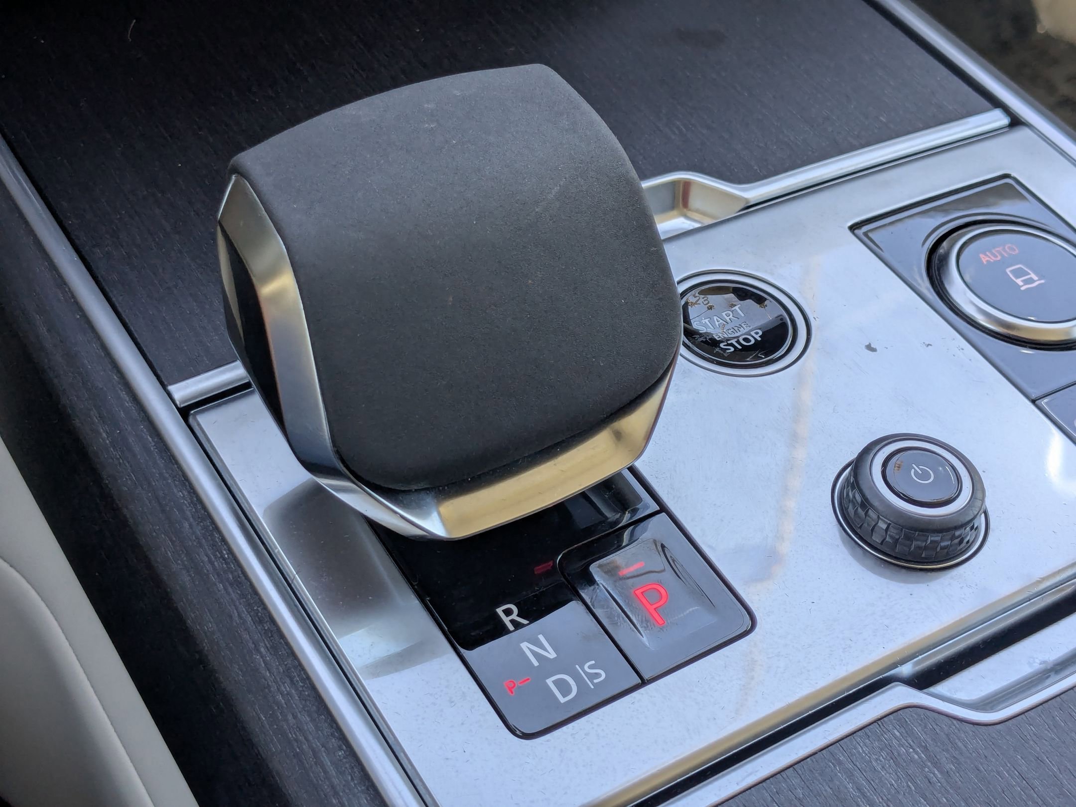 2023 Land Rover Range Rover SE photo 12