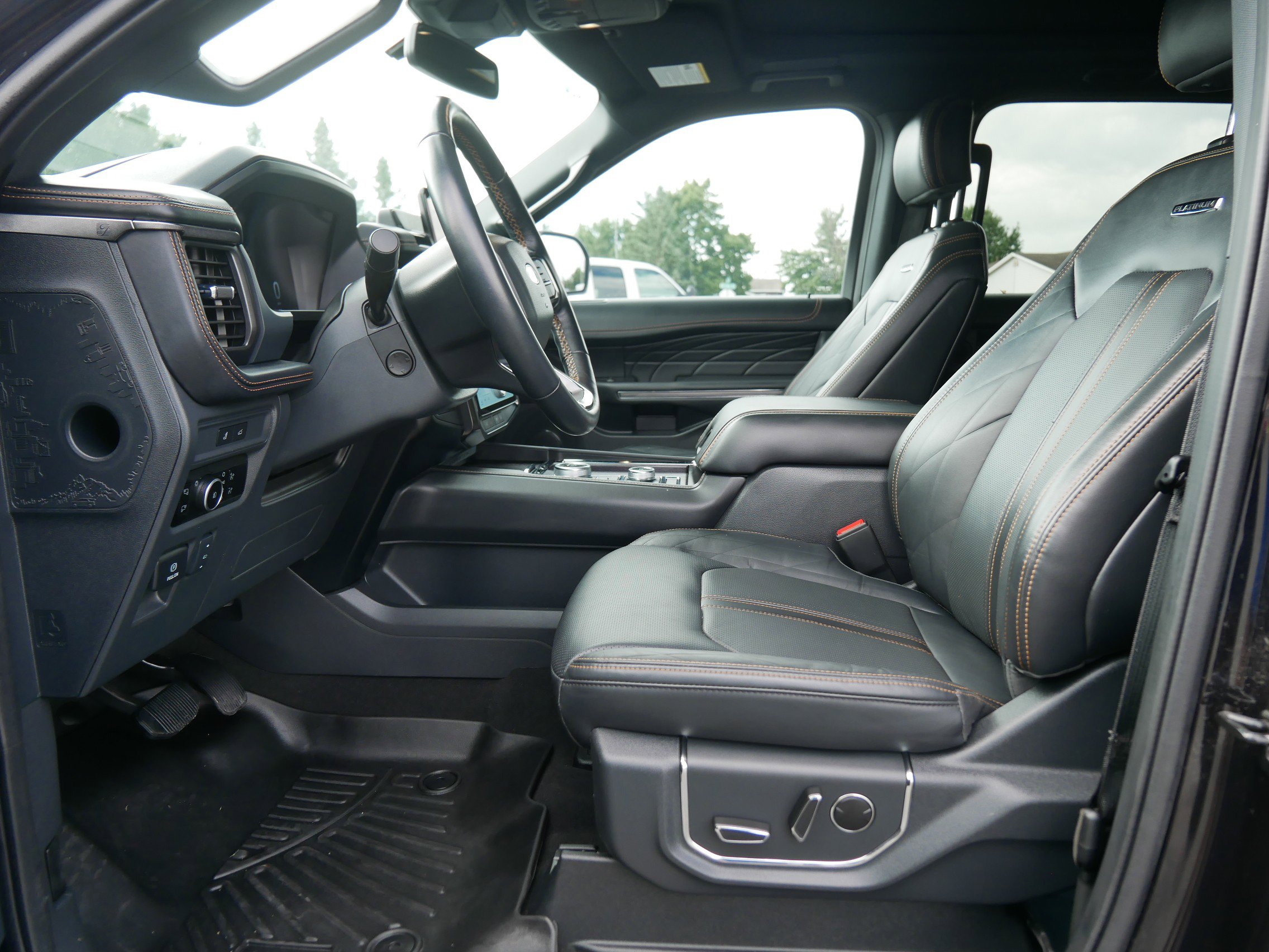 2024 Ford Expedition MAX Platinum photo 10