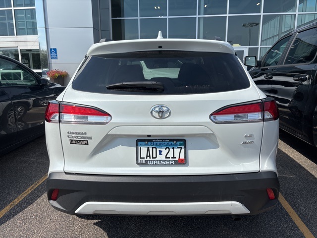2023 Toyota Corolla Cross LE photo 3