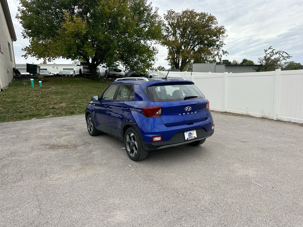2024 Hyundai Venue Limited photo 3