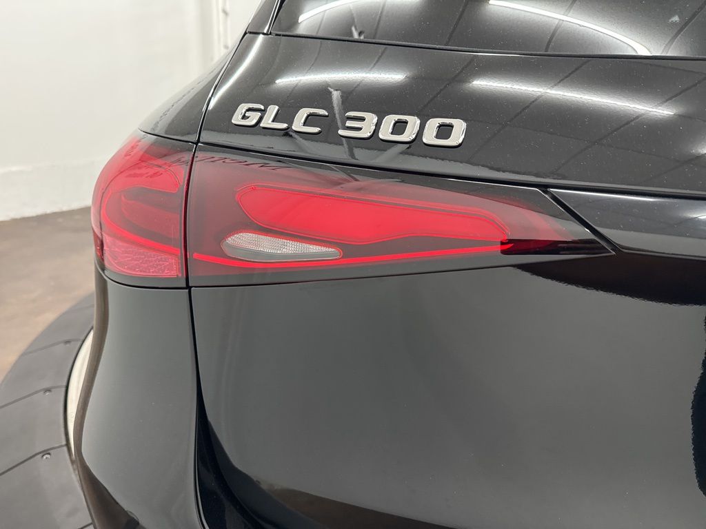 2026 Mercedes Benz GLC 300 photo 7