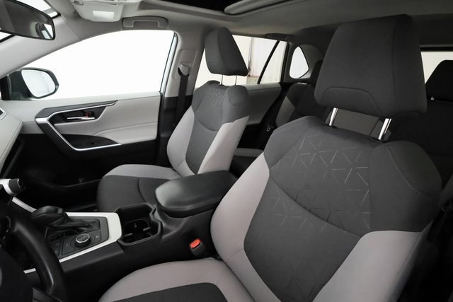 2022 Toyota RAV4 Hybrid XLE photo 10