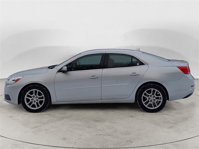 2015 Chevrolet Malibu 1LT photo 2