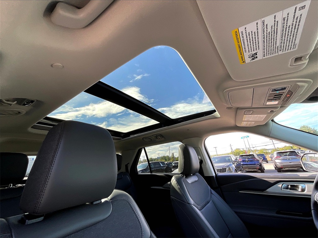 2025 Ford Explorer photo 16