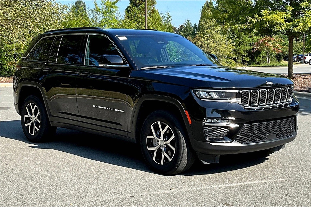 2024 Jeep Grand Cherokee Limited photo 2