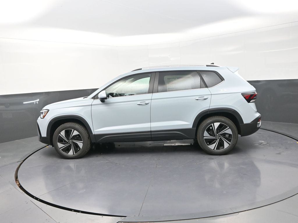 2026 Volkswagen Taos SE photo 3