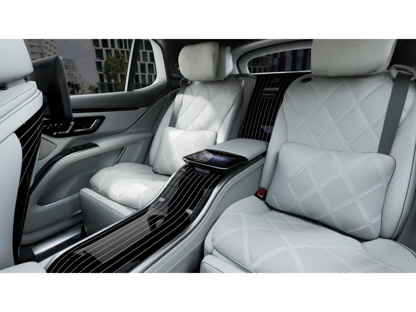 2025 Mercedes Benz EQS SUV 680 4MATIC photo 3