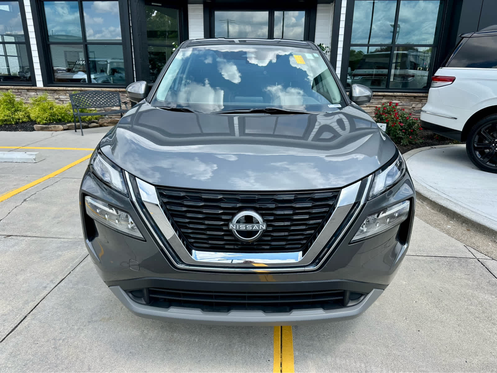 2023 Nissan Rogue SV photo 2
