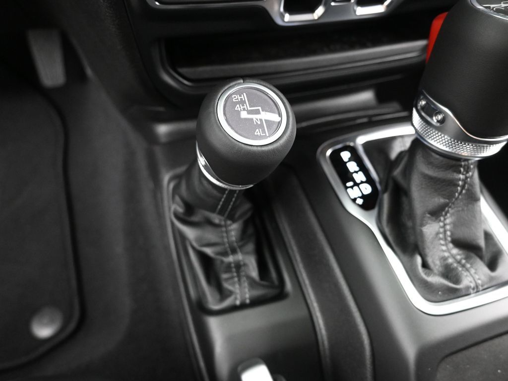 2025 Jeep Gladiator Sport photo 13