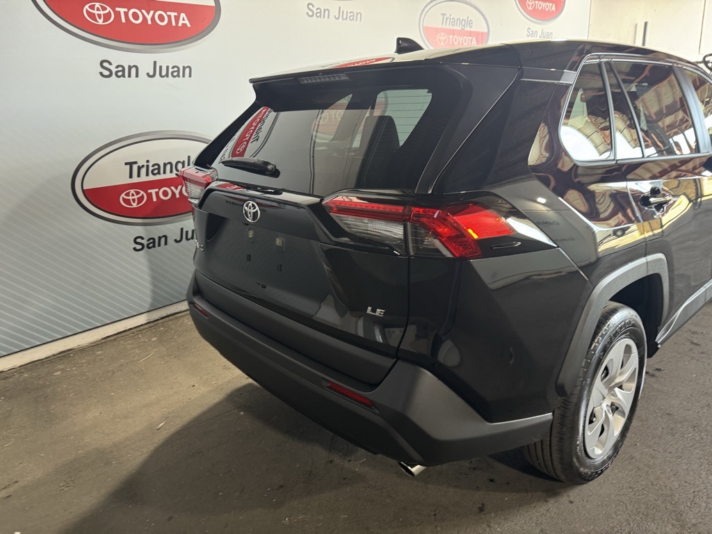 2025 Toyota RAV4 LE photo 17
