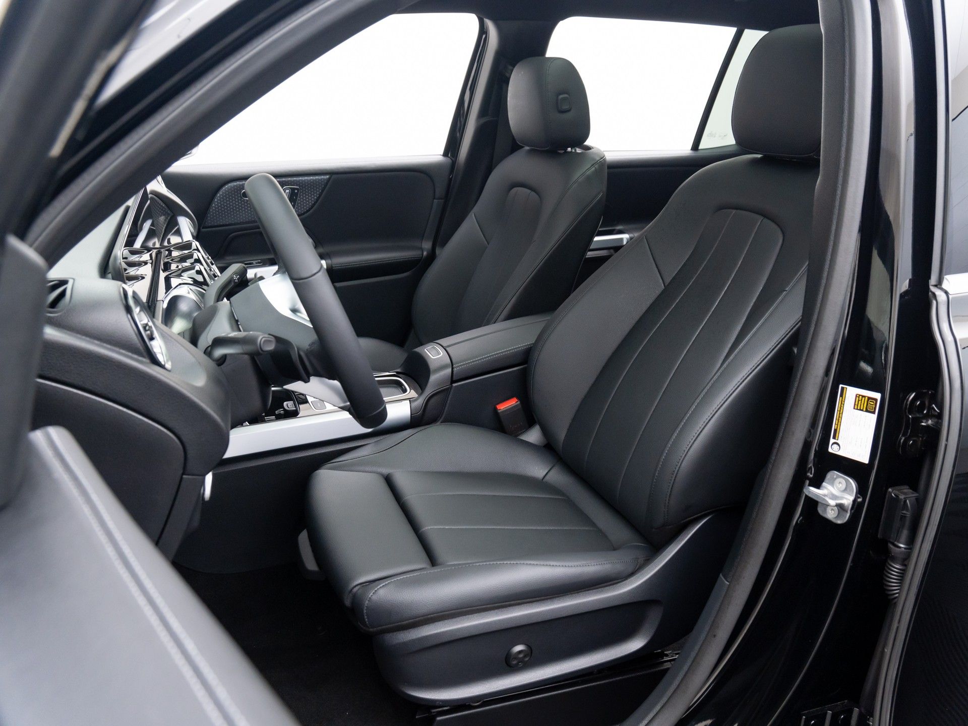 2025 Mercedes Benz GLB 250 4MATIC photo 13