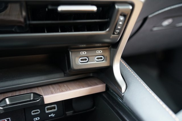 2025 LEXUS RX - Image 16