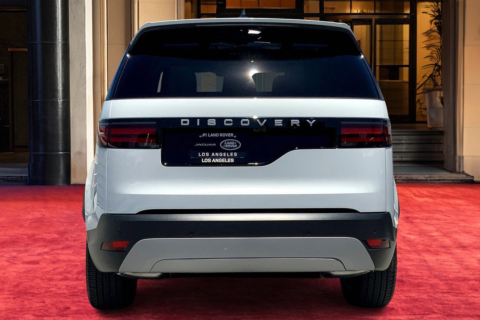 2025 Land Rover Discovery S photo 2
