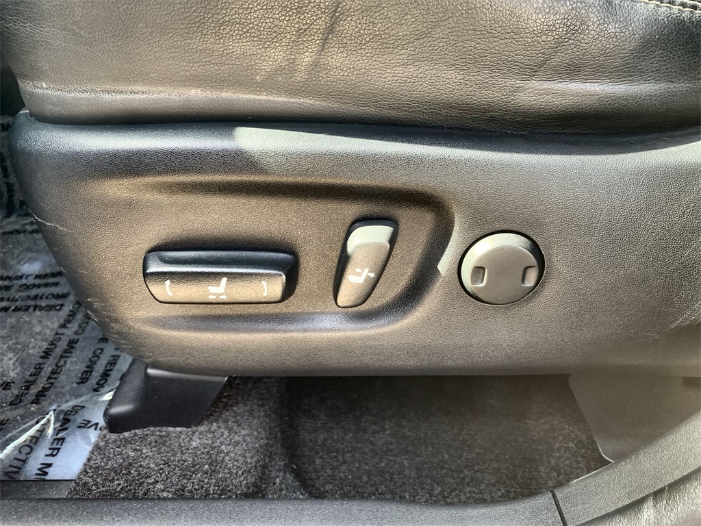 2017 Toyota Prius V Four photo 14