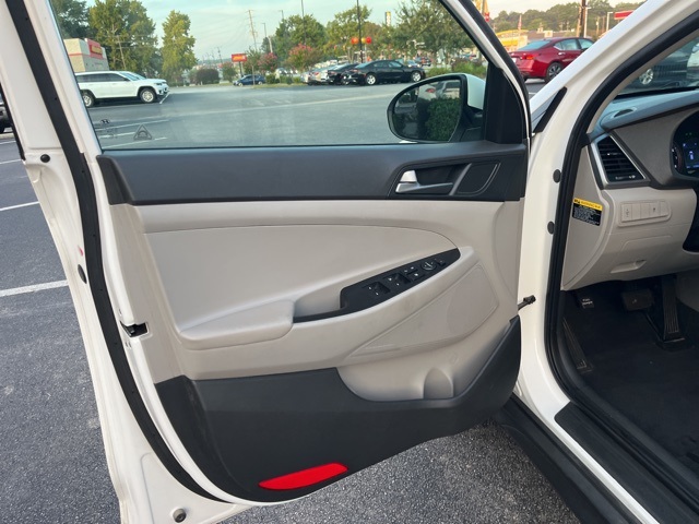 2016 Hyundai Tucson SE photo 2