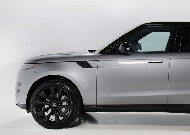 2025 Land Rover Range Rover Sport SE photo 8