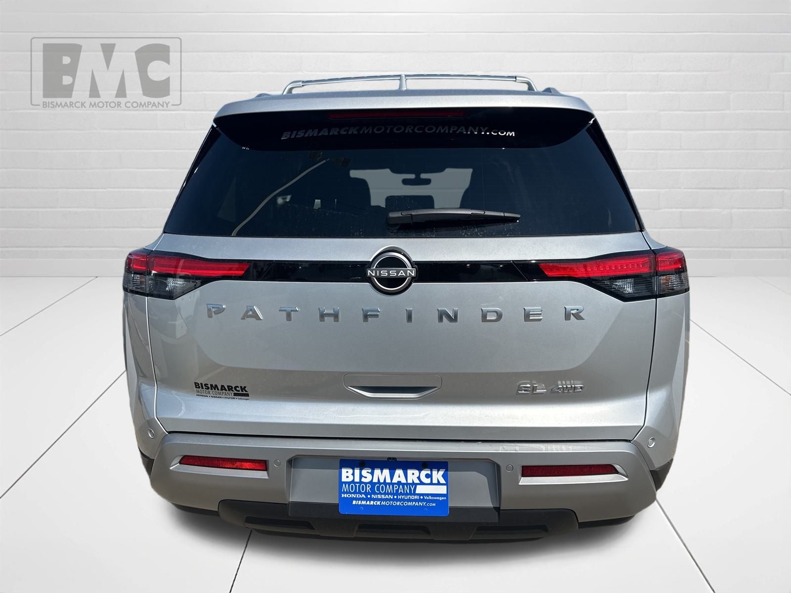 2025 Nissan Pathfinder SL photo 3
