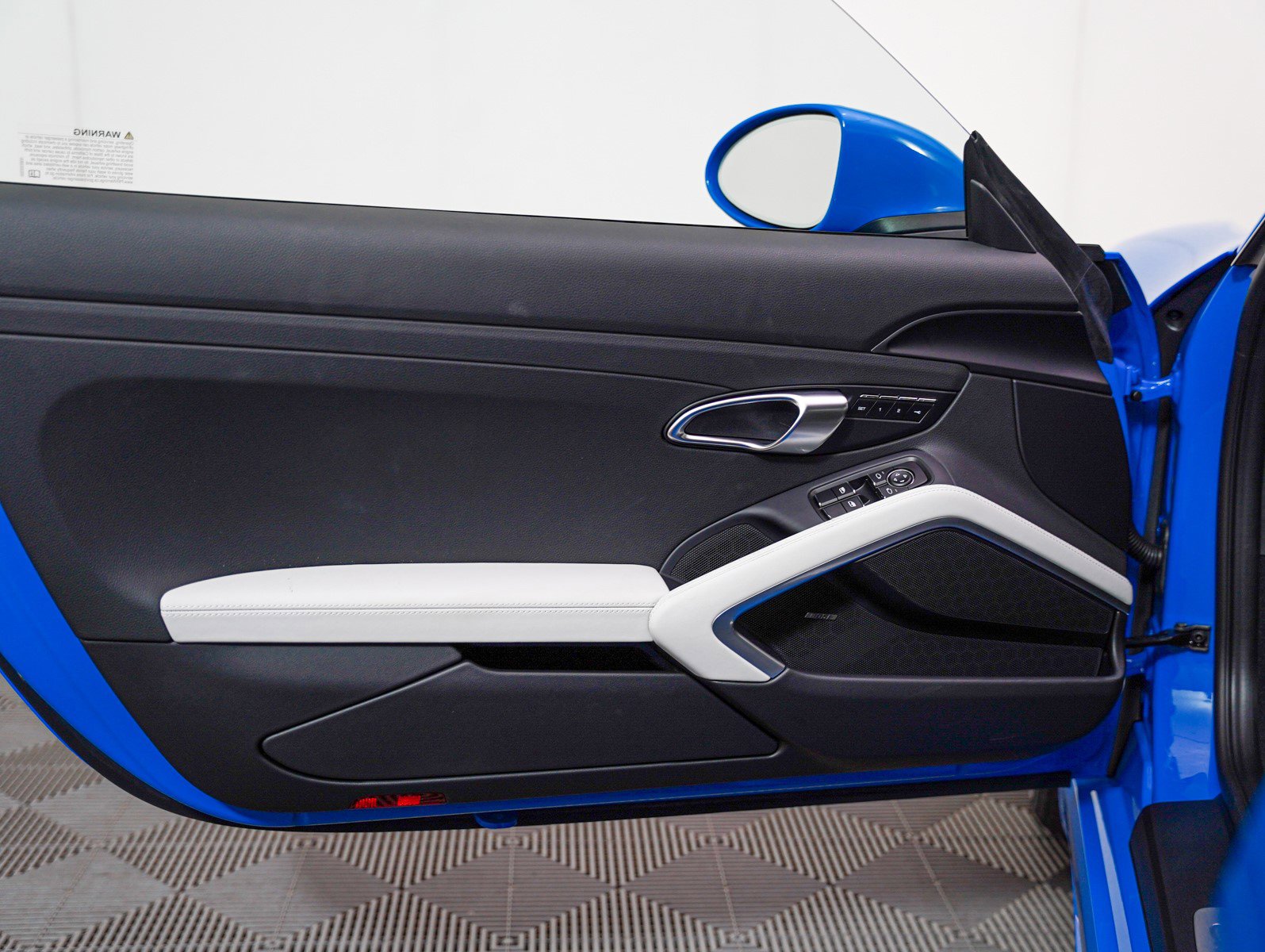 2025 Porsche Cayman S photo 20