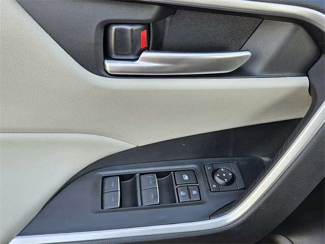 2025 Toyota RAV4 XLE photo 32