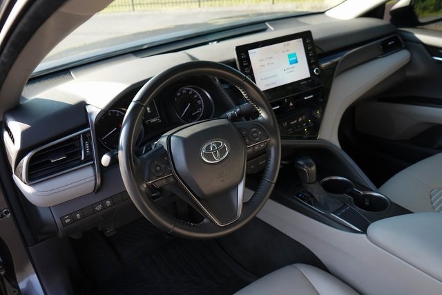 2022 Toyota Camry SE photo 2