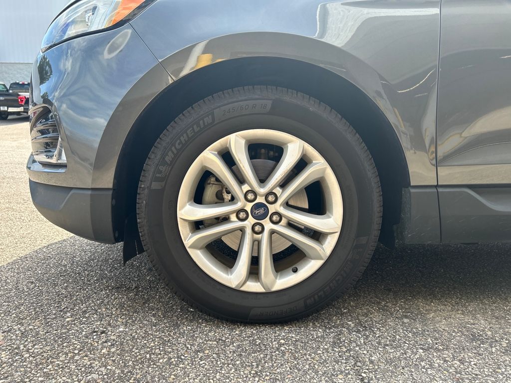 2019 Ford Edge SEL photo 4