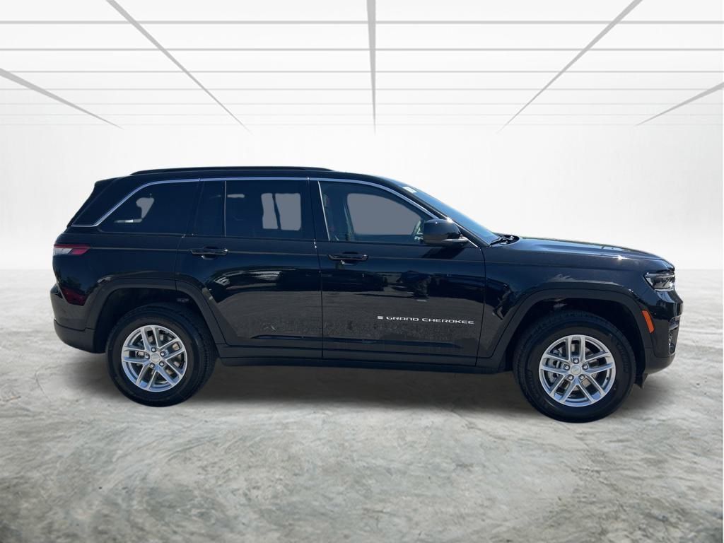 2025 Jeep Grand Cherokee Laredo X photo 3