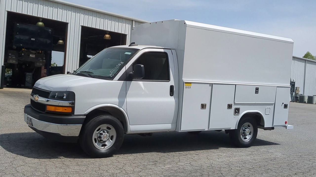 2025 Chevrolet Express Cutaway 3500 photo 4