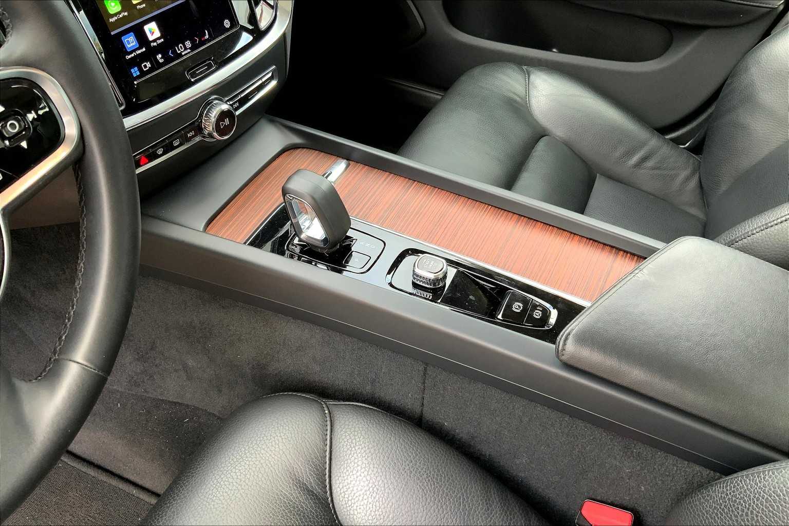 2024 Volvo S60 Plus photo 16