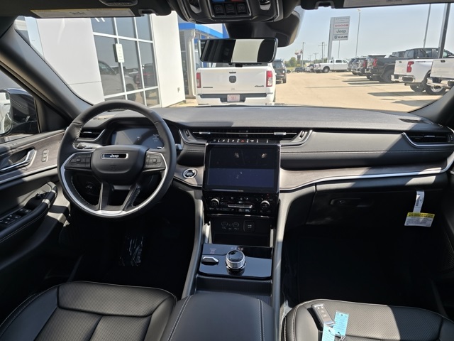 2025 Jeep Grand Cherokee Limited photo 9