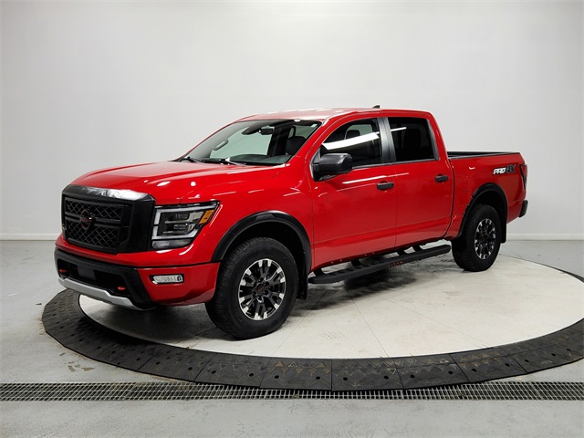 2024 Nissan Titan PRO-4X photo 3