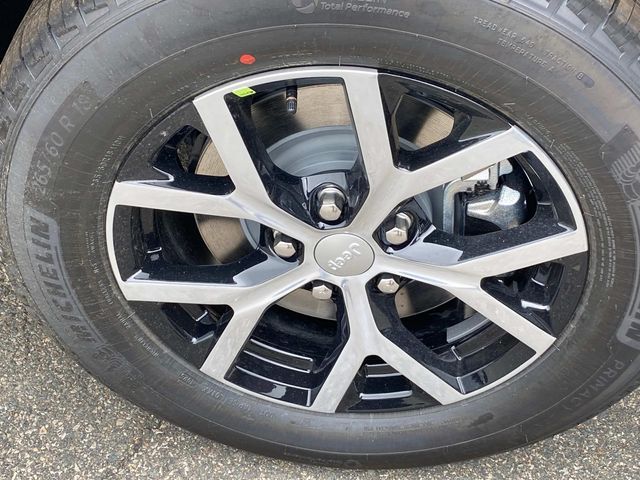 2025 Jeep Grand Cherokee Limited photo 4