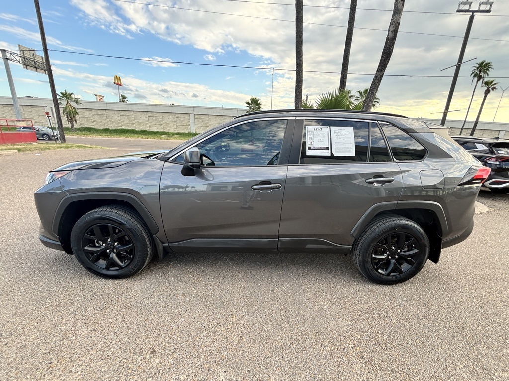 2021 Toyota RAV4 LE photo 2