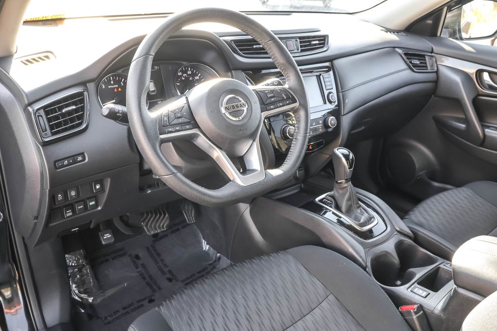 2019 Nissan Rogue S photo 2