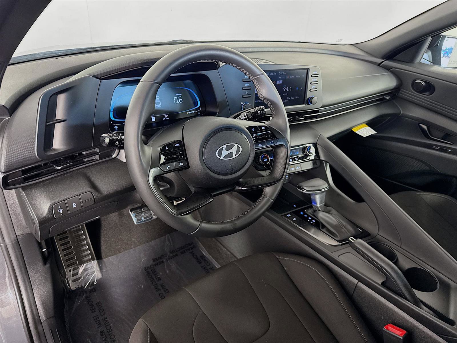 2025 Hyundai Elantra SEL Sport photo 9