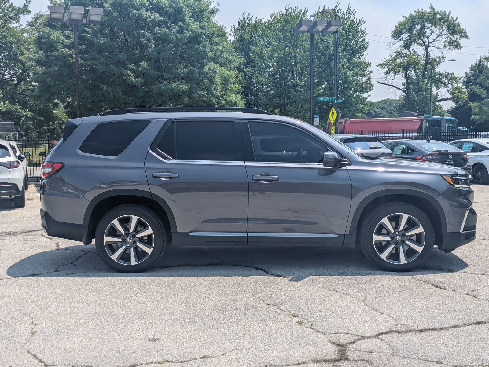 2023 Honda Pilot Touring photo 3