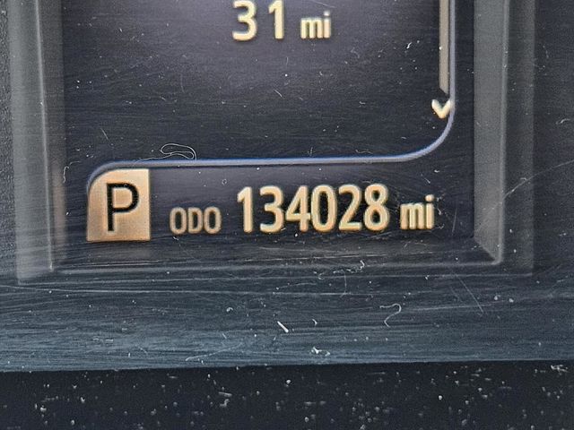 2017 Toyota Camry XLE photo 17