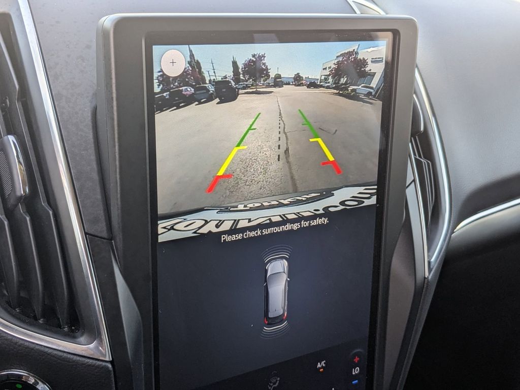 2024 Ford Edge Titanium photo 18