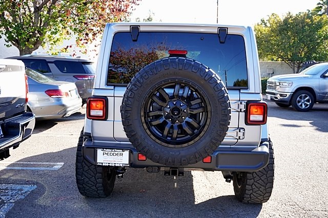 Used 2018 Silver Jeep Unlimited Sahara image 10