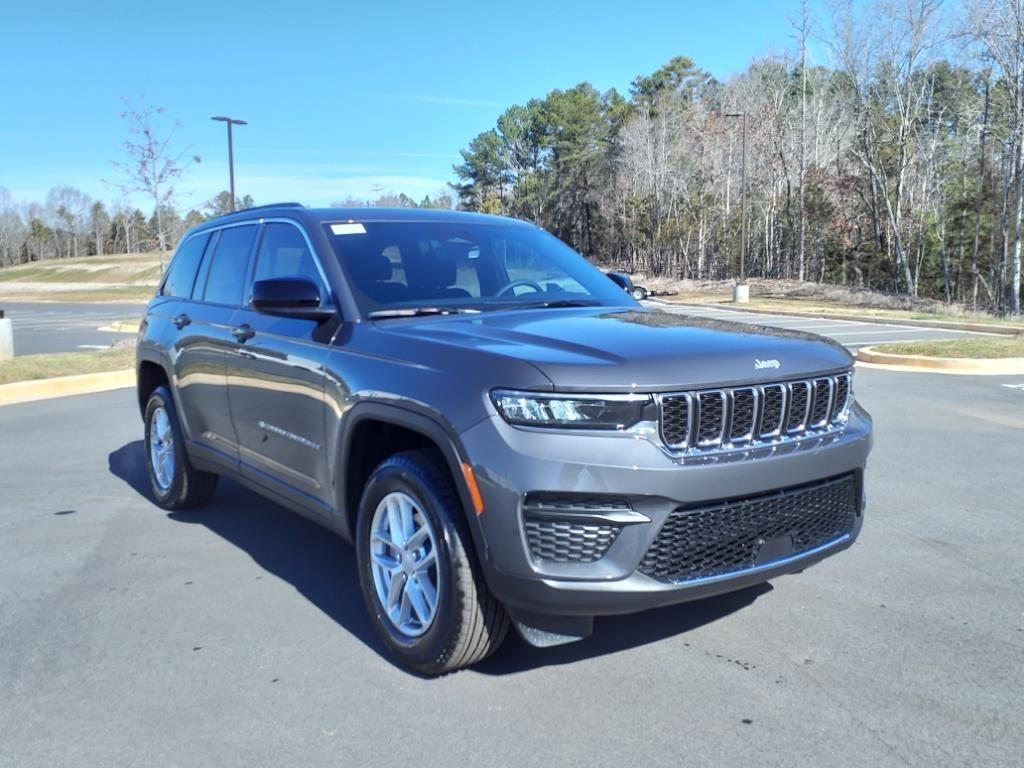 2025 Jeep Grand Cherokee Laredo X photo 3