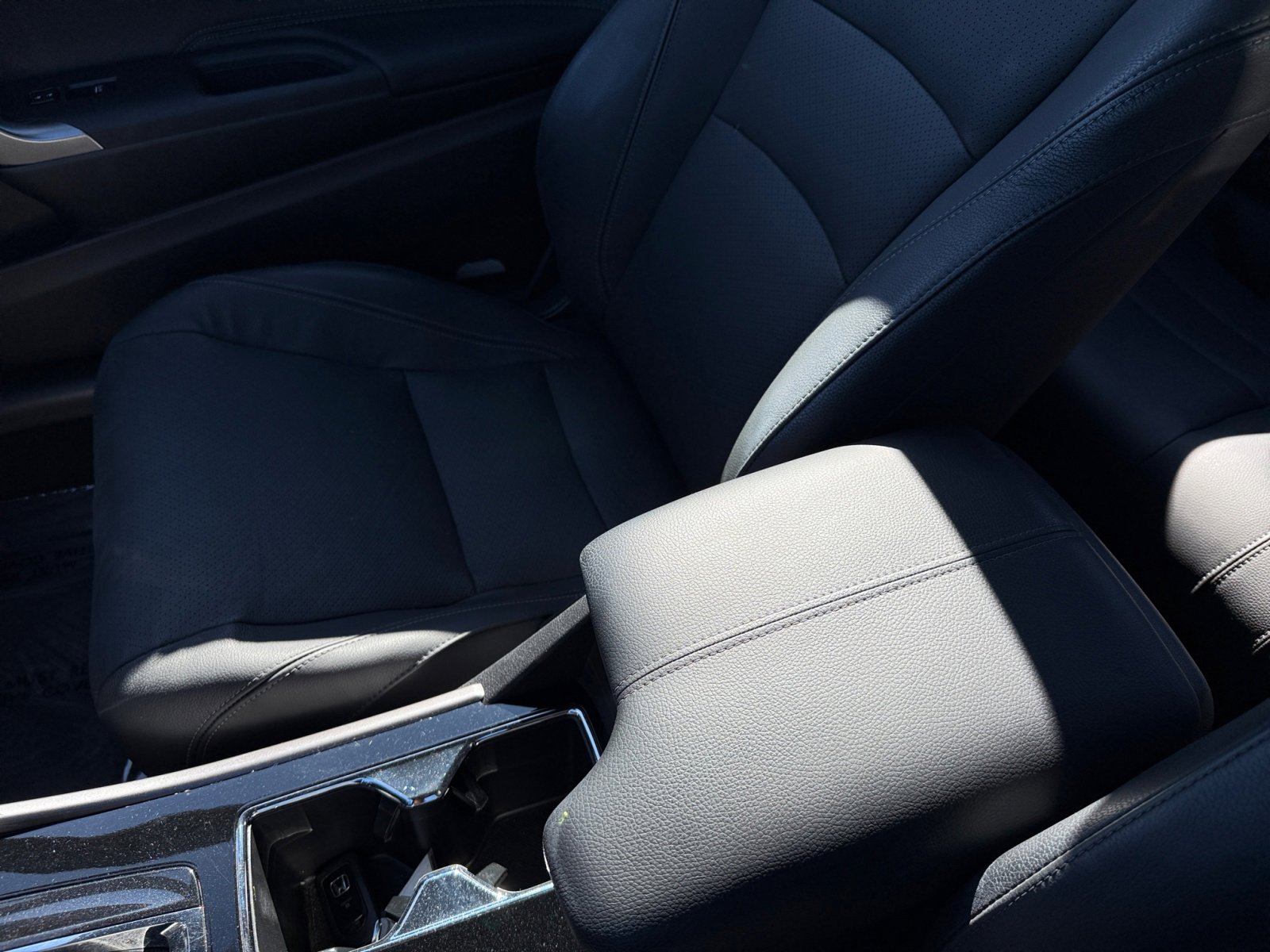 2017 Honda Accord Touring photo 14