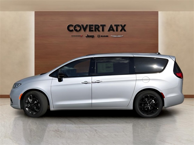 2026 Chrysler Pacifica photo 2