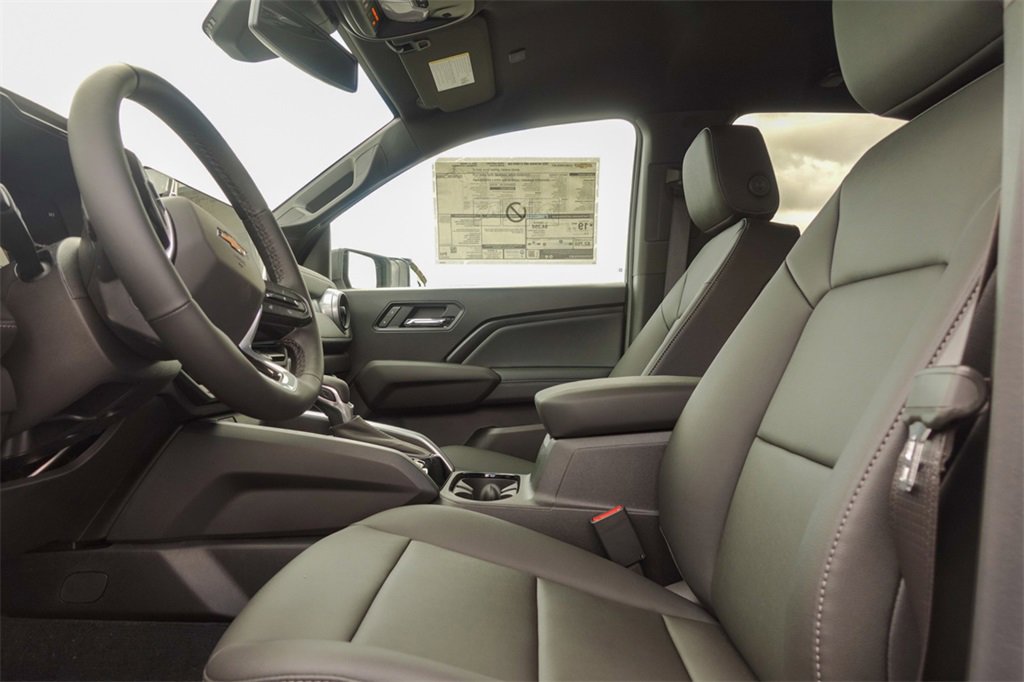 2025 Chevrolet Colorado Work Truck LT photo 10