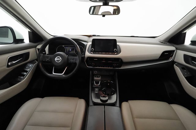 2021 Nissan Rogue SV photo 2