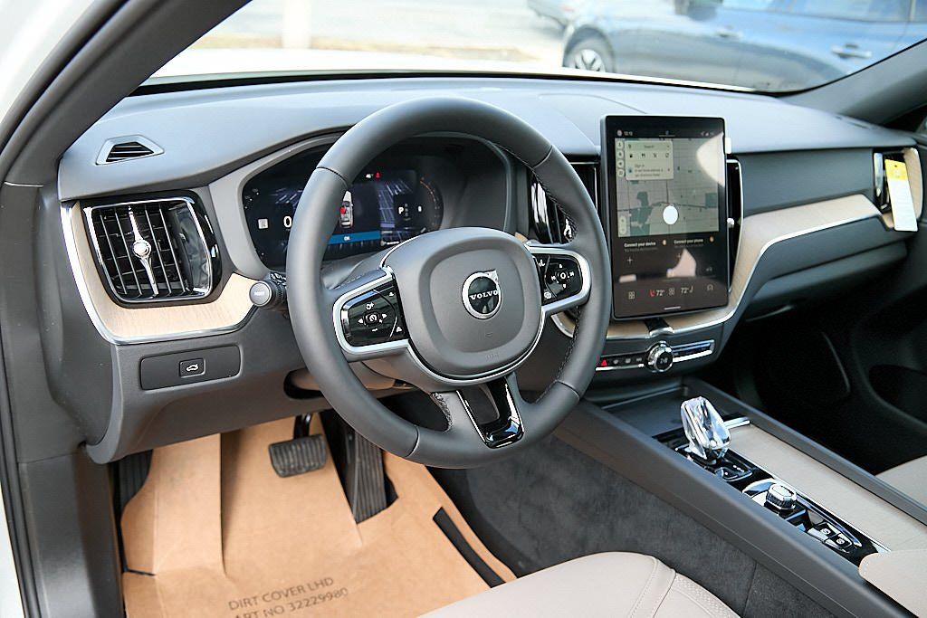 2026 VOLVO XC60 - Image 12