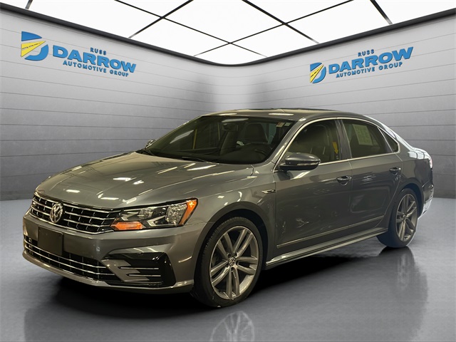 2017 Volkswagen Passat R-Line's photo