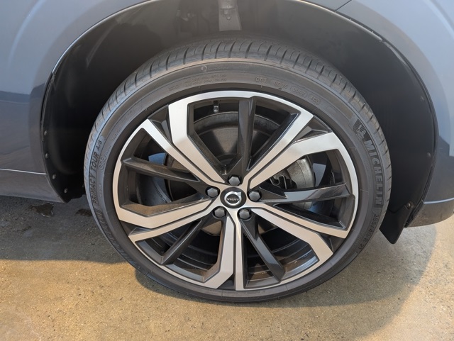 2022 Volvo XC60 R-Design photo 6