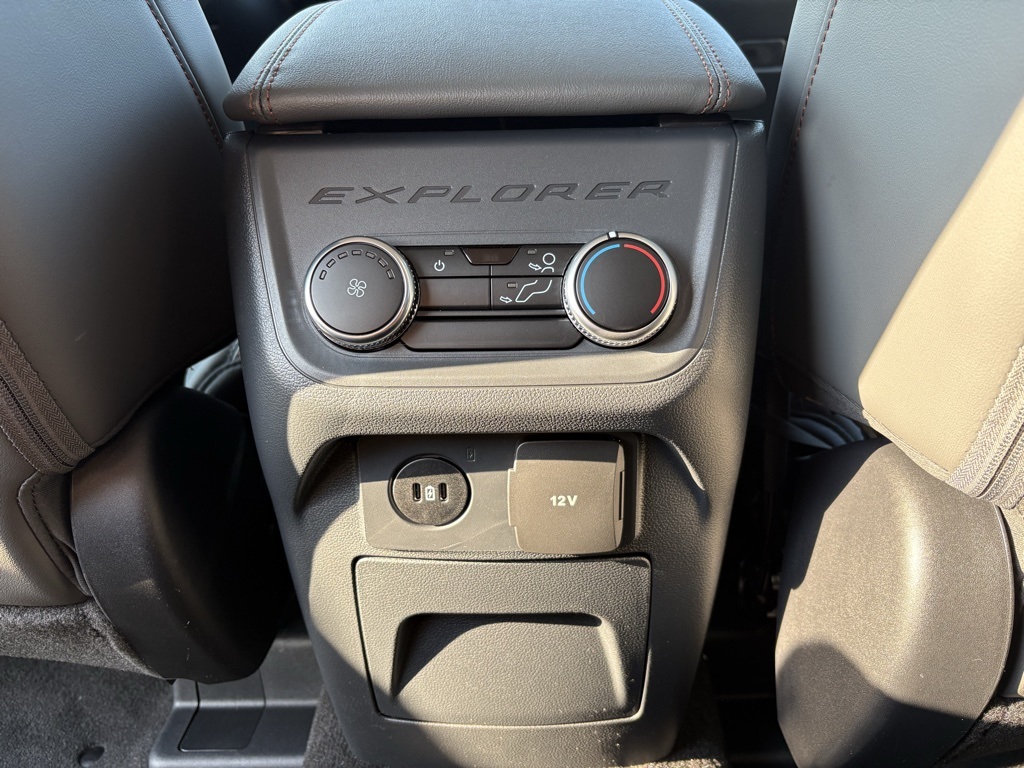 2025 Ford Explorer photo 23